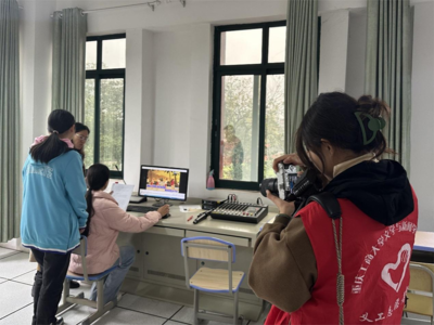 光影筑夢(mèng)，愛心同行——文新青服赴迎龍中學(xué)開展公益攝影攝像志愿服務(wù)活動(dòng)紀(jì)實(shí)